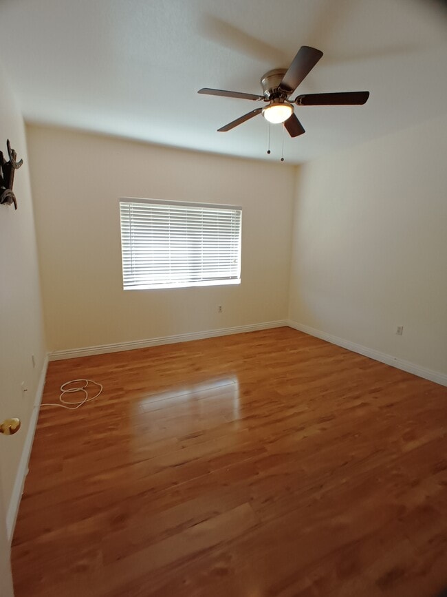 Building Photo - 855 N Stephanie St