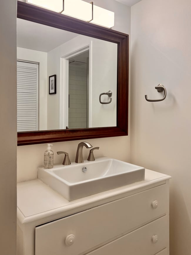Building Photo - Historic, Fully Furnished Downtown Condo