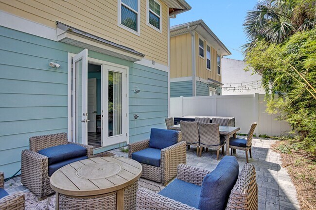 Building Photo - Luxury Beach Living Just Two Blocks from the Ocean – 4 Bed/3 Bath Fully Furnished Jacksonville Be...