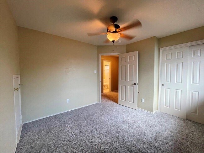 Building Photo - 5206 Hartson
