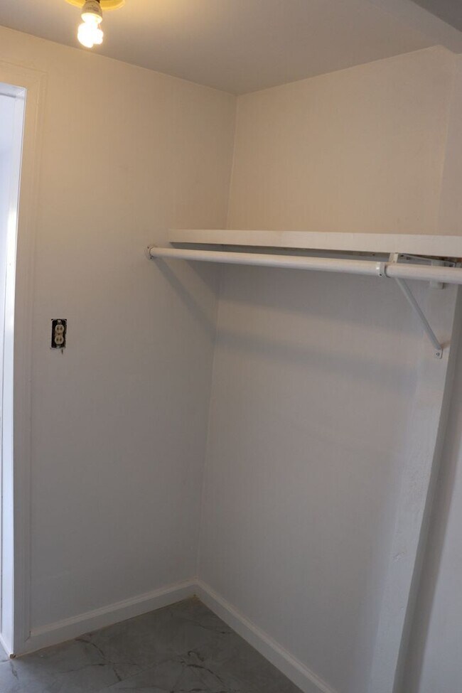 Building Photo - 2416 Cedar Dr