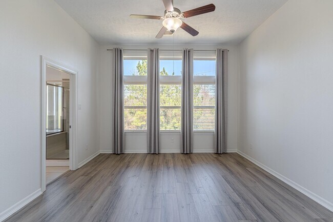 Building Photo - 58 Aventura Pl