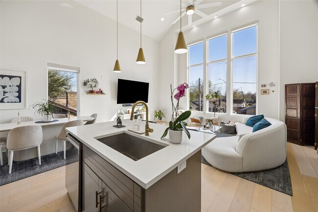 Building Photo - 3107 Webster St