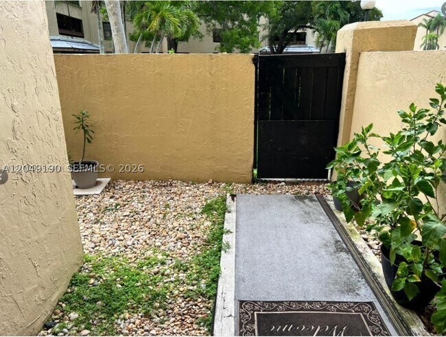 Building Photo - 9255 SW 125th Ave