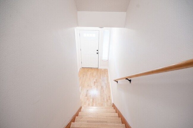 Building Photo - STILL AVAILABLE! Special: Only $500 Securi...
