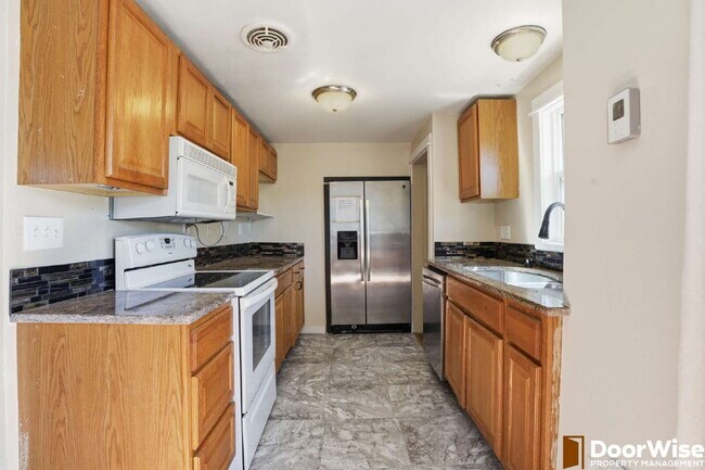 Building Photo - Charming 4-Bed Newberg Home!