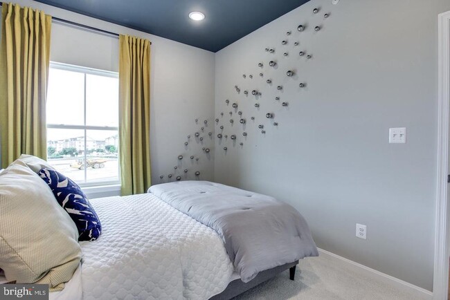 Building Photo - 2571 Hopton Ln