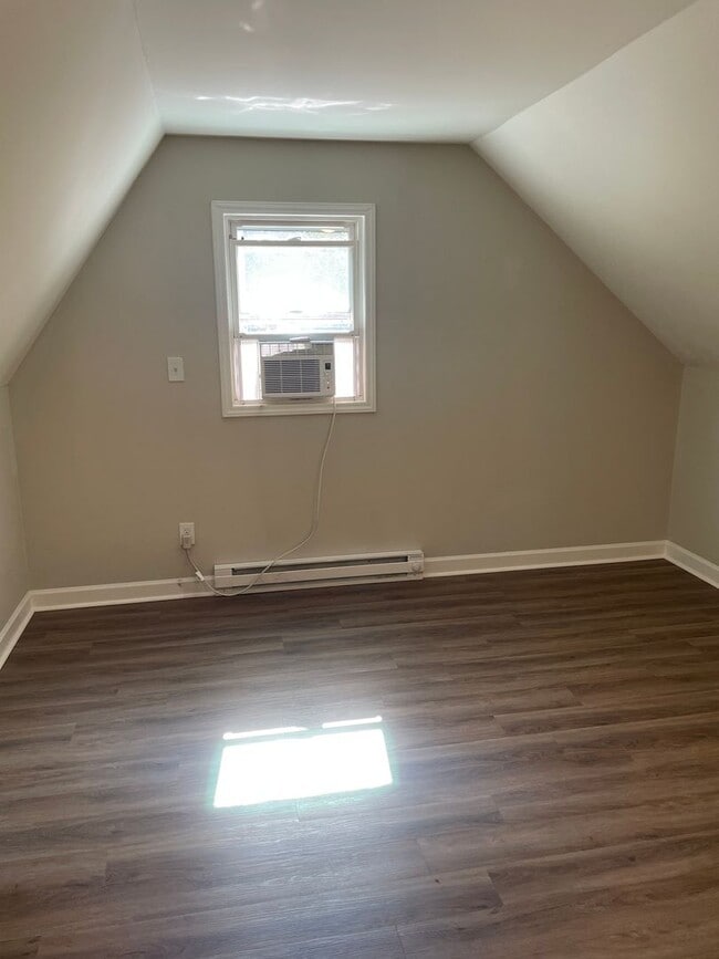 Building Photo - 272 Hedgecock Ave