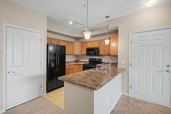 Building Photo - Beautifully Updated 2 Bed / 2 Bath Condo with Garage in Chatfield Bluffs