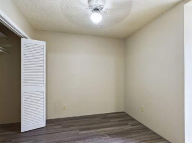 Building Photo - 321 W Park St