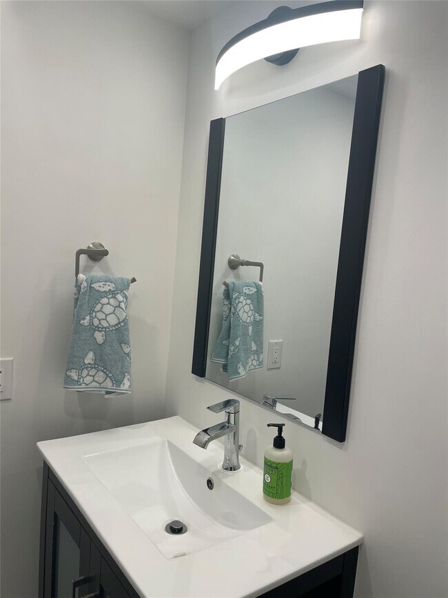 Building Photo - 3800 Galt Ocean Dr