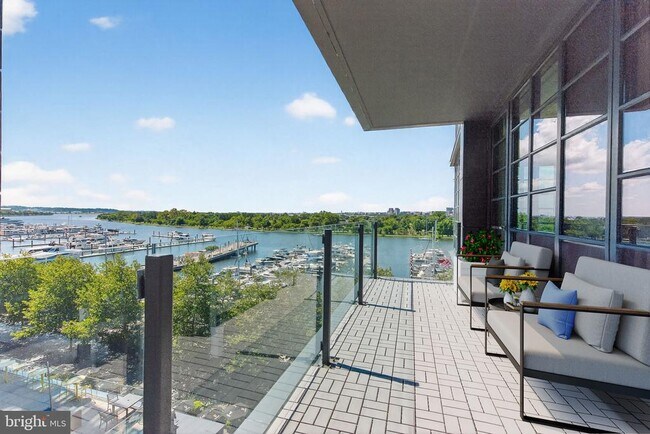 Building Photo - 45 Sutton Square SW