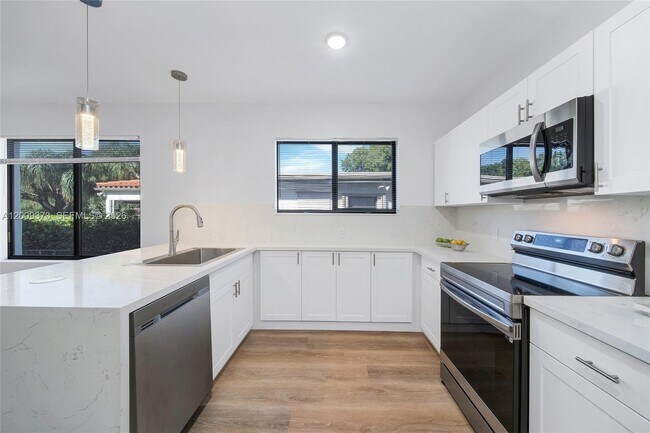 Building Photo - 1925 SW 23rd St