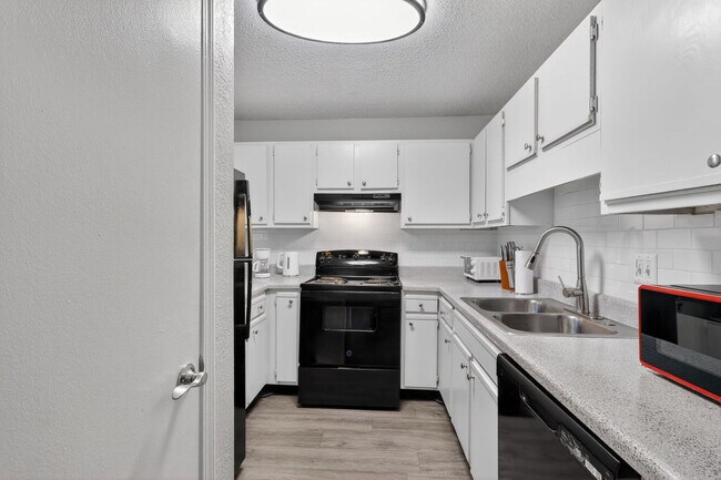 Building Photo - 50 Northtown Dr