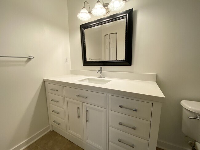 Building Photo - First Floor, Two Bedroom, Two Bathroom updated Condo!