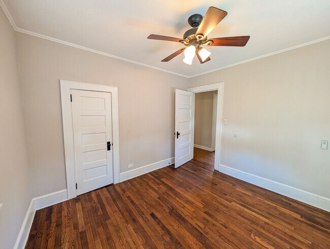 Building Photo - West Asheville Cottage-Long Term Rental