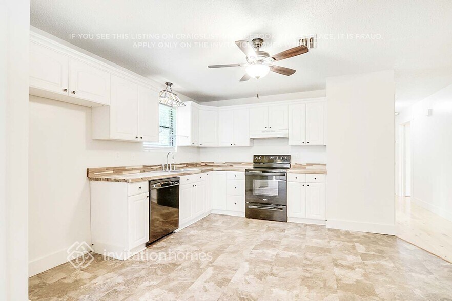 Building Photo - 10612 Chelsea Dr