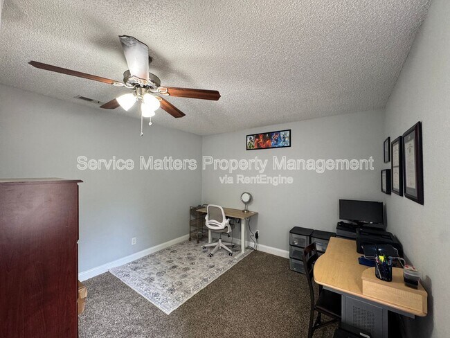 Building Photo - 4213 Queens Ct
