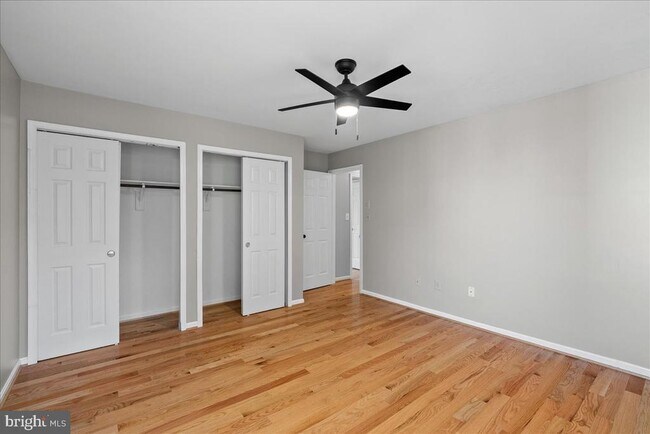 Building Photo - 8608 Oak Brook Ln