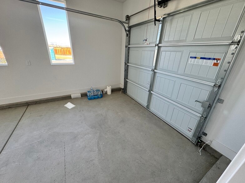 Building Photo - 201 W Rustica Dr