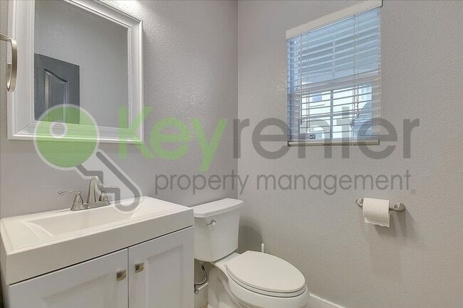 Building Photo - 461 Anjou Cir