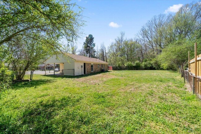 Building Photo - 734 Archie Dr