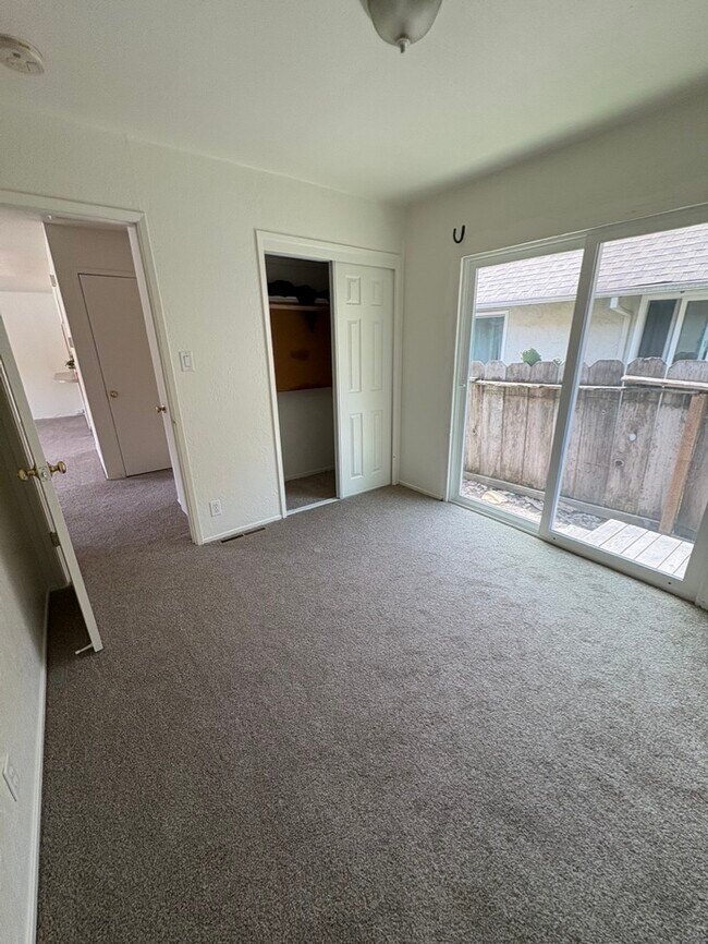 Building Photo - 3955 Princeton Dr