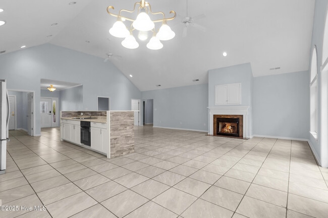 Building Photo - 907 Port Royal Ct
