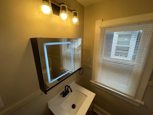 Building Photo - 2322 Upton Ave