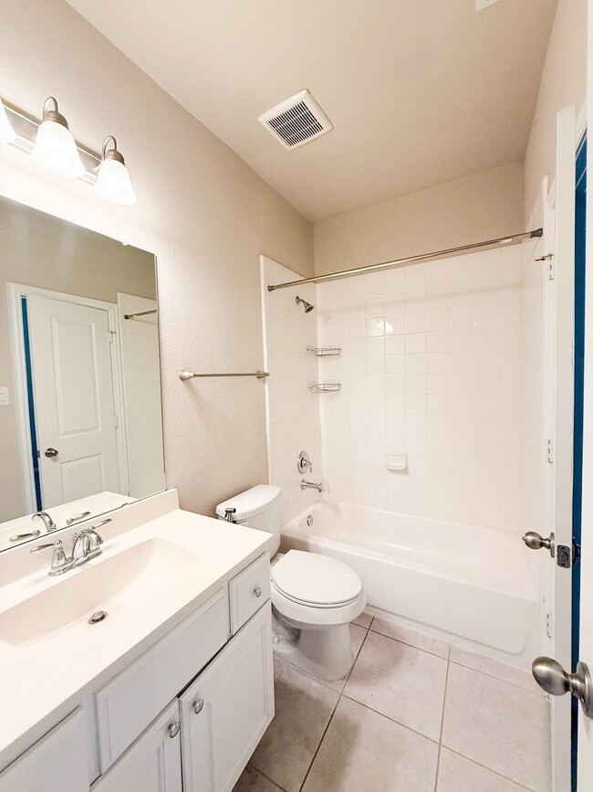 Building Photo - 10810 Kennowy Ct