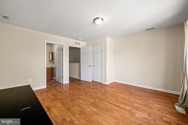 Building Photo - 1216 S 45th St