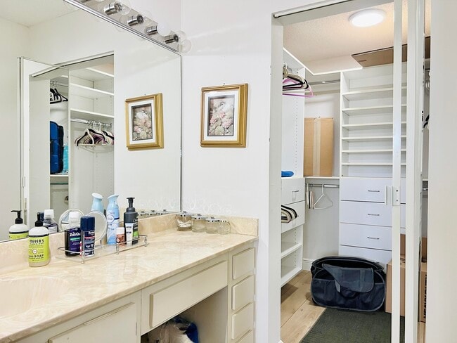 Building Photo - 4725 Lucerne Lakes Blvd E