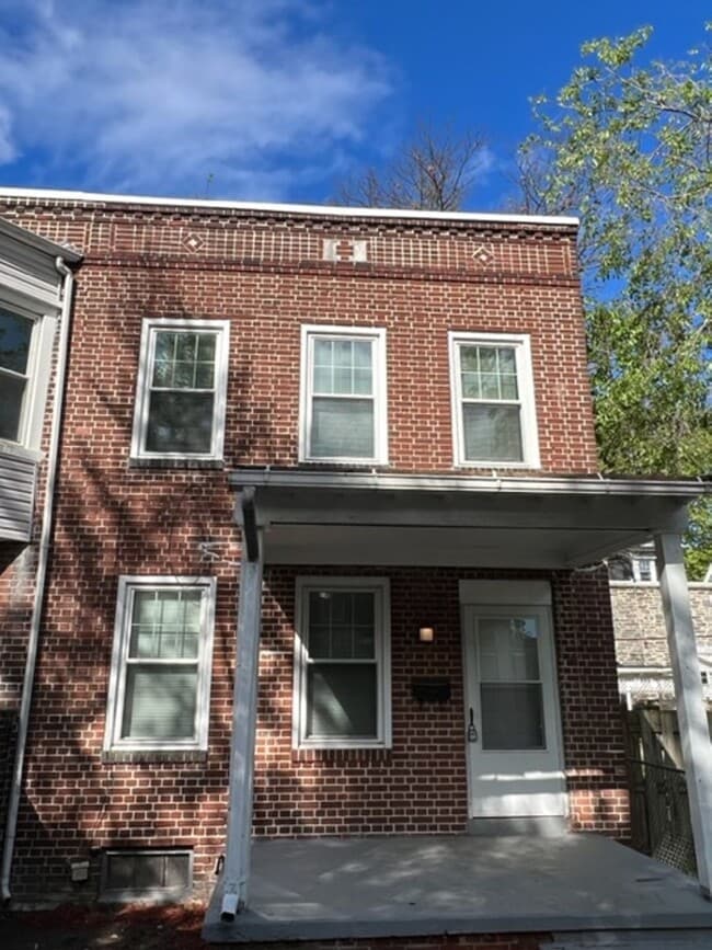 Building Photo - $1,300 Harrisburg 3 bedroom house for rent