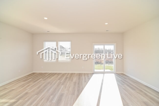 Building Photo - 644 Shoemaker Ln