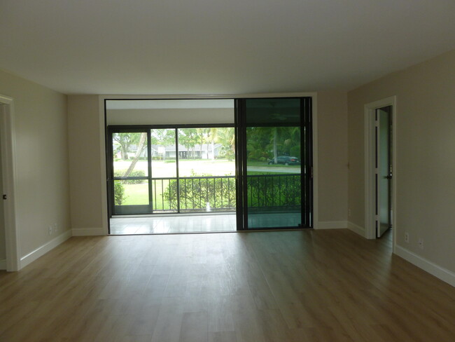 Building Photo - 2 SE Turtle Creek Dr