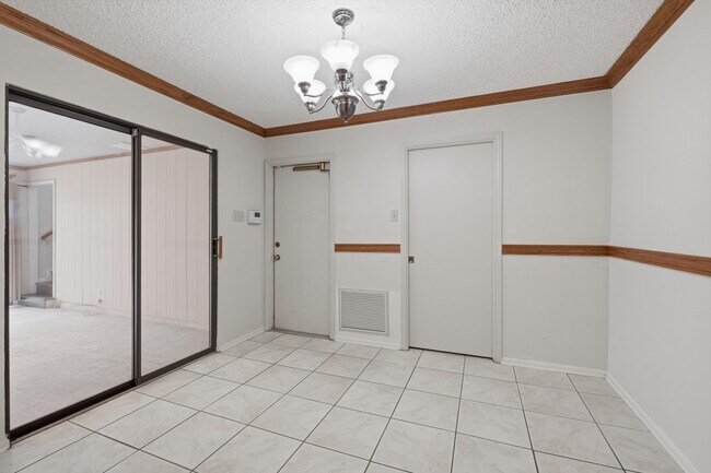 Building Photo - 6118 Windy Knoll