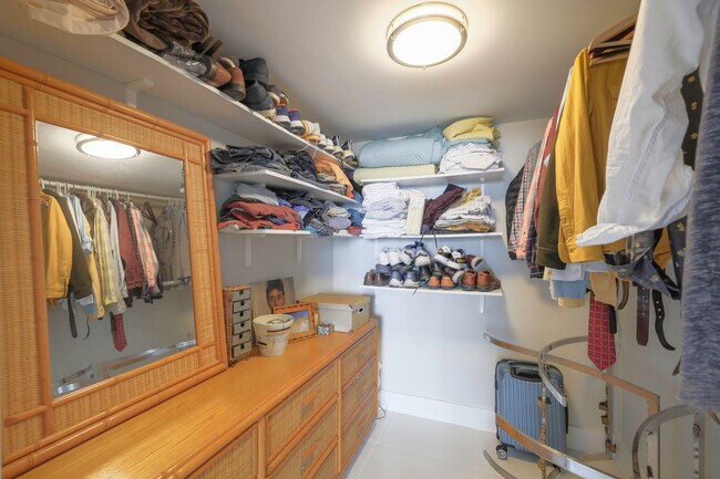 Building Photo - 5600 N Flagler Dr