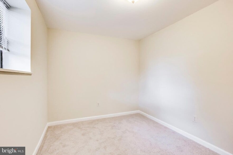 Building Photo - 939 Barton Oaks Pl