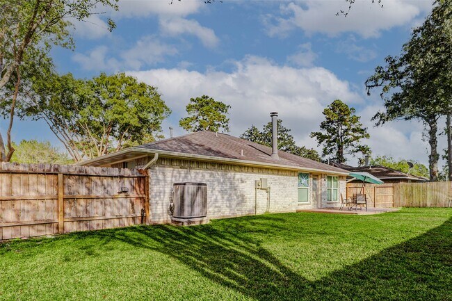 Building Photo - 2410 Clear Ridge Dr