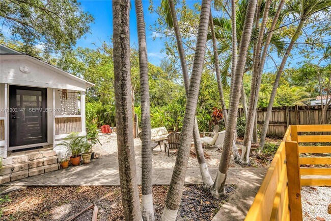 Building Photo - 429 NE 73rd St