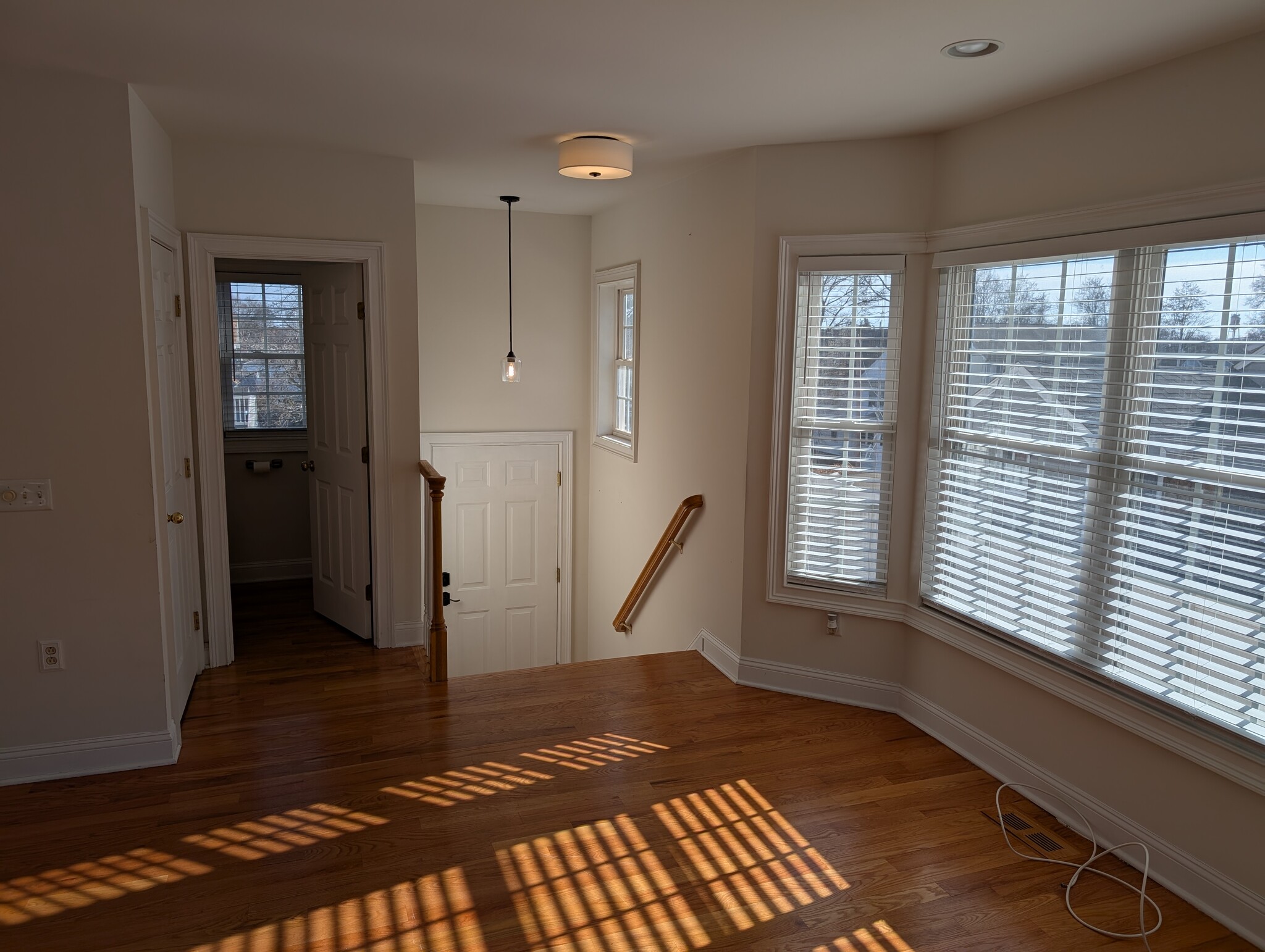 Entrance & Half Bath - 100 Castle Ave