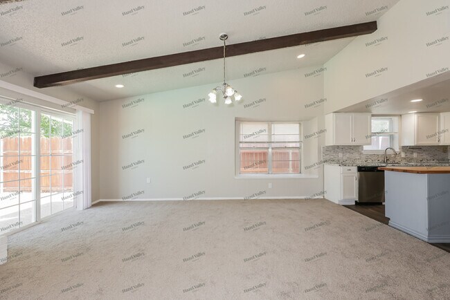 Building Photo - 3916 Wendover Dr