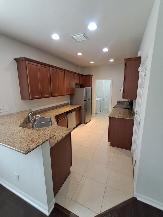 Building Photo - 3254 S Caroline Dr