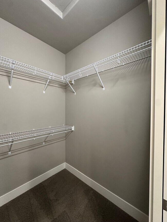 Building Photo - Beautiful Stone Creek Home | Open Layout, RV Parking & Private Pool Access