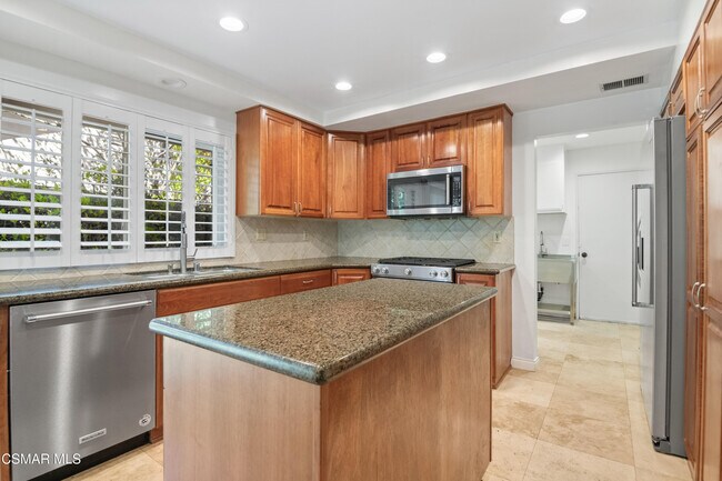 Building Photo - 681 Triunfo Canyon Rd