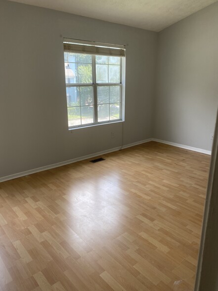 Building Photo - 3736 Jamestown Ct
