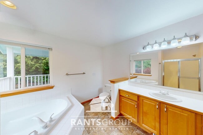 Building Photo - Spacious 3-Bed / 2-Bath Home on 2.5 Private Acres – Cooper Point