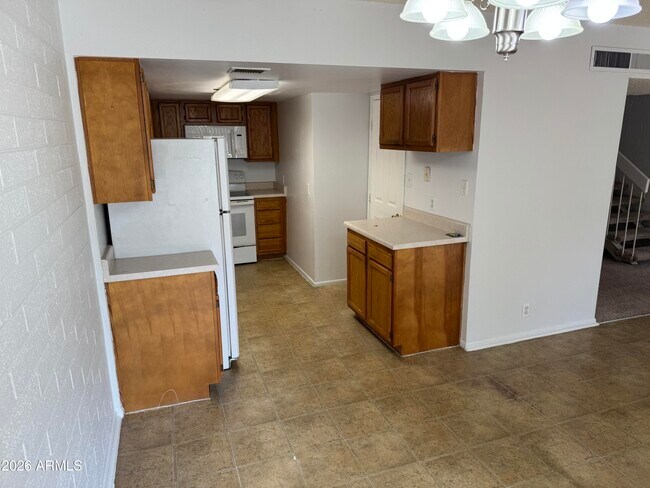 Building Photo - 1816 W Tuckey Ln