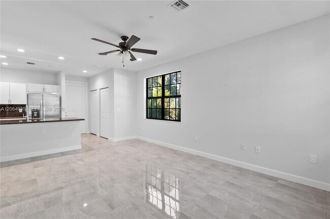 Building Photo - 5745 SW 44th Ct
