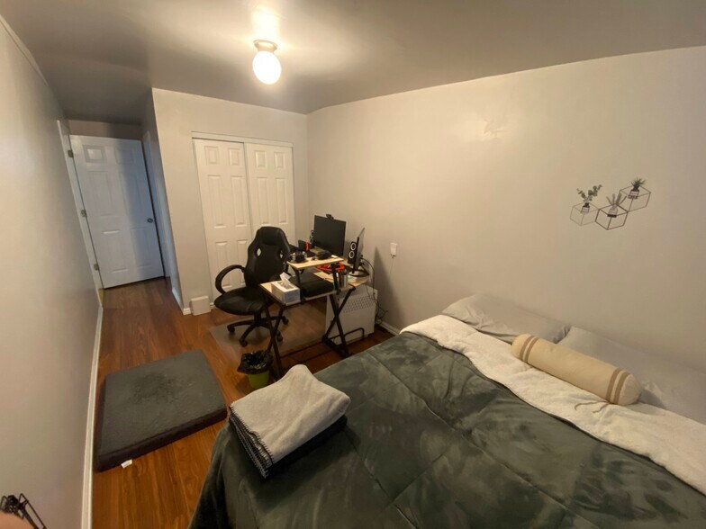 Bedroom 2 - 317 E 17th St